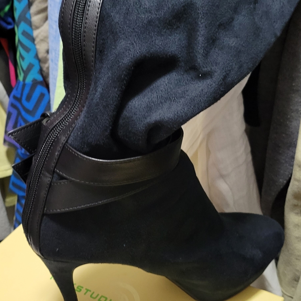 Suede boots - Picture 3 of 4